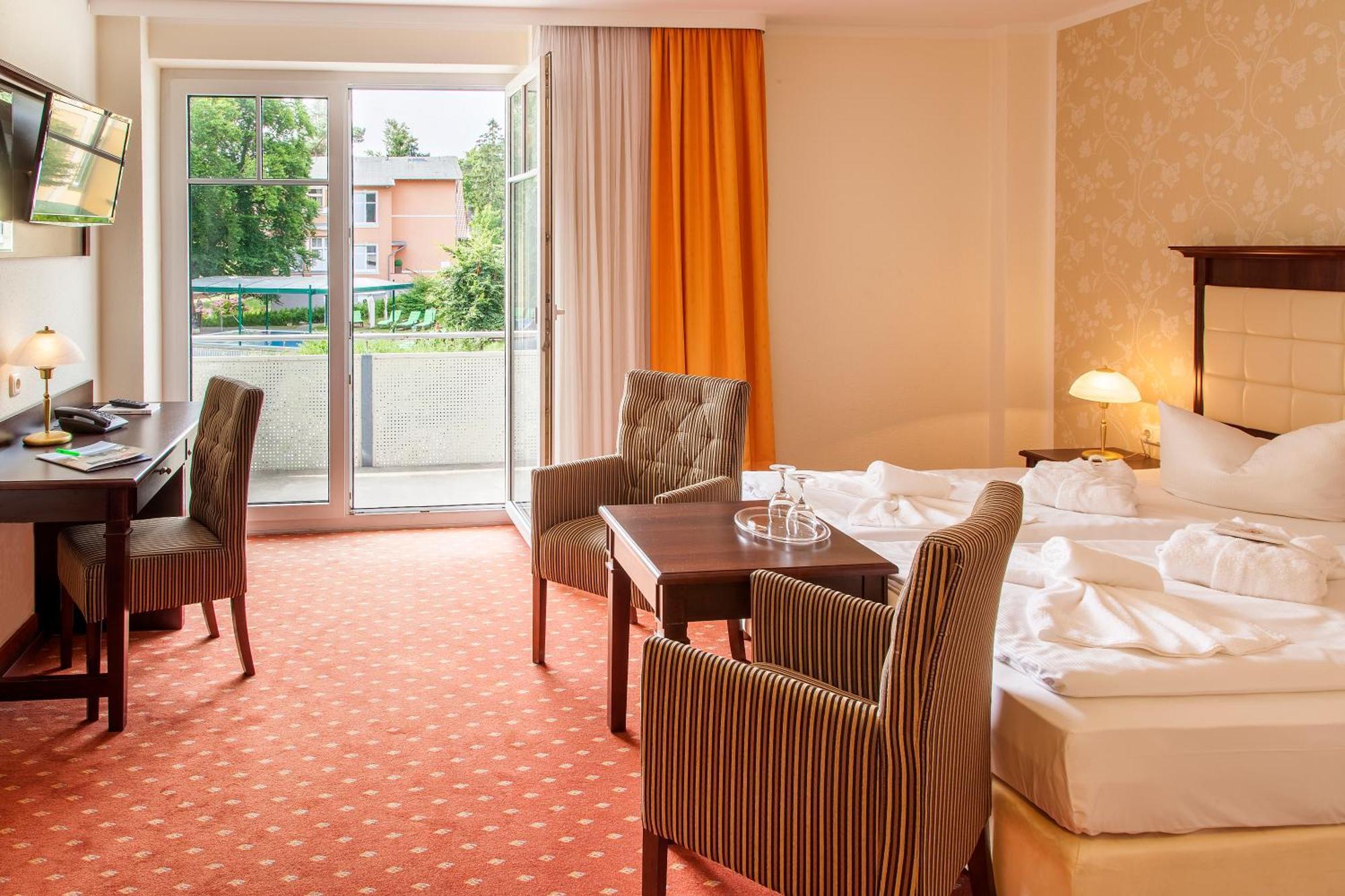 Ostseehotel Villen Im Park - Ein Rovell Hotel Heringsdorf  Exterior foto